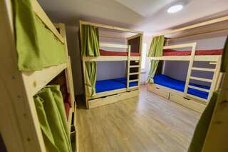 Хостелы VULYK Hostel Ужгород Кровать в общем 8-местном номере для мужчин и женщин-2